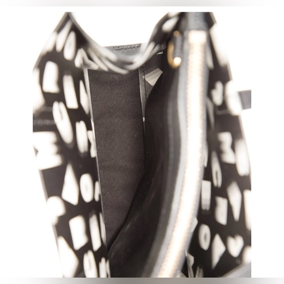 Marc Jacobs
Leather Top Handle Bag sold - Picture 5 of 5
